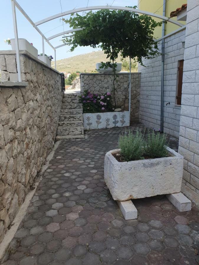 Apartment Josipa Grebastica Exterior photo